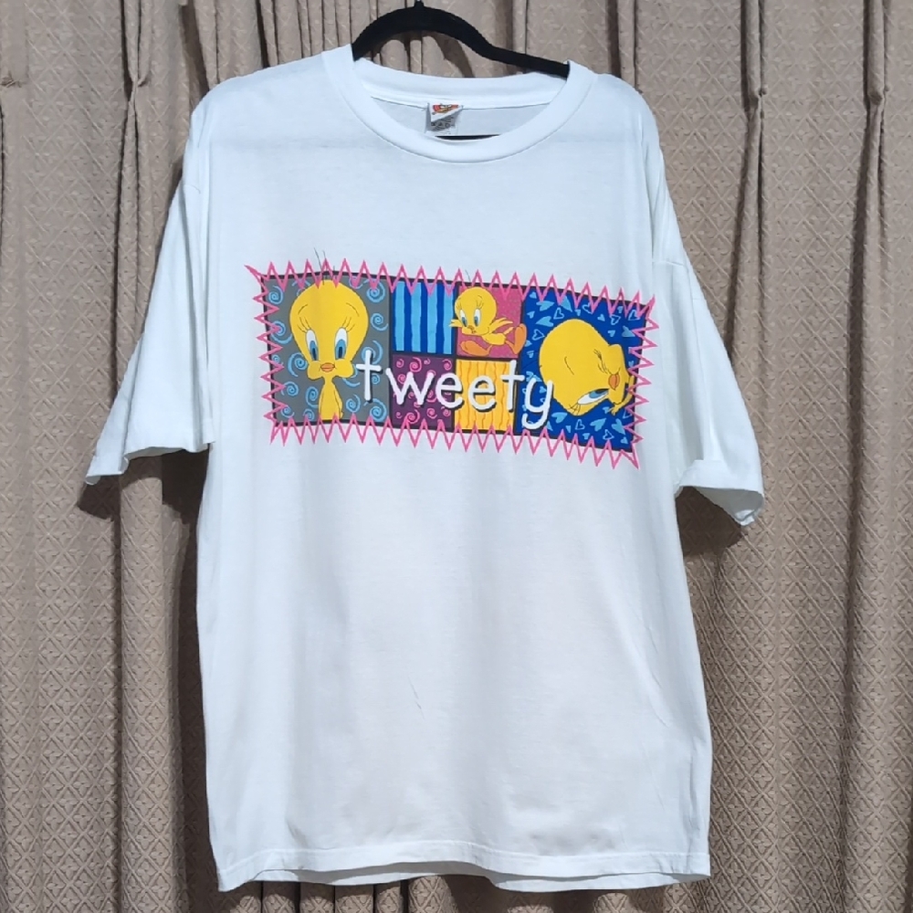 Vintage 1997 WB Women's Size XL Tweety Bird Looney Tunes Graphic T-shirt